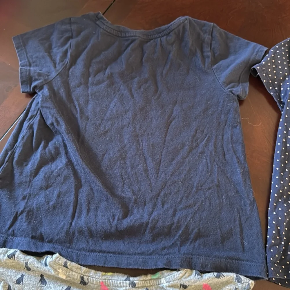 Gap Kids Girl’s Tee Bundle Of 4 Embellished Size 4-5
